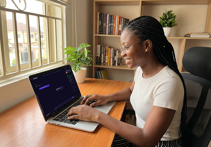 Learner using SkilaAI on a laptop